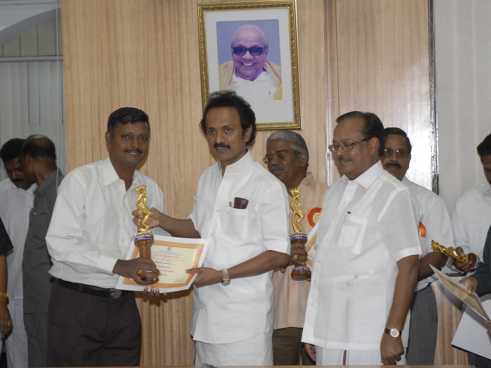 V. Jayakumar receiving Best Entrepreneur Award from Thiru M.K. Stalin